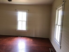 7237 Old Tuckaleechee Rd in Townsend, TN - Building Photo - Building Photo