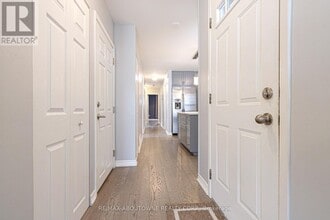 1601 Sandgate Crescent in Mississauga, ON - Building Photo - Building Photo