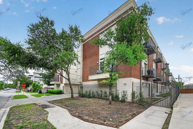 property at 5618 Lindell Ave