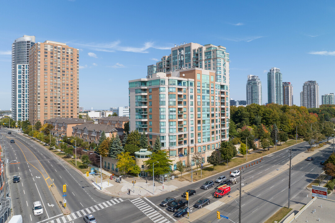 Forest Mansion II in Toronto, ON - Building Photo