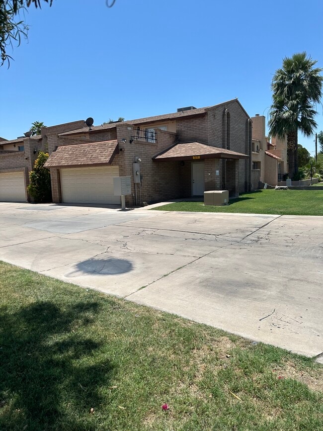 1037 E Highland Ave in Phoenix, AZ - Building Photo - Building Photo
