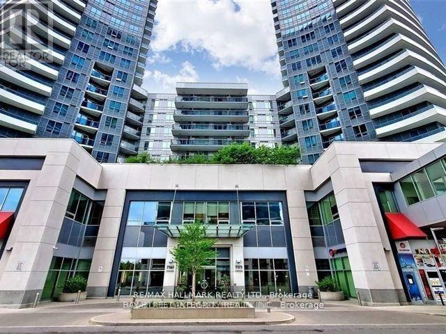 7161-7161 Yonge St in Markham, ON - Building Photo