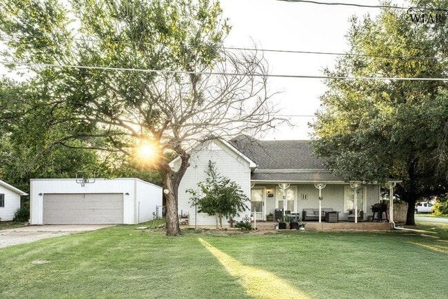 property at 516 S Crockett St