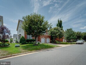 43320 Barnstead Dr in Ashburn, VA - Building Photo - Building Photo