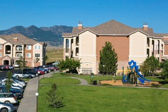 Stonegate Apartments in Broomfield, CO - Foto de edificio - Building Photo