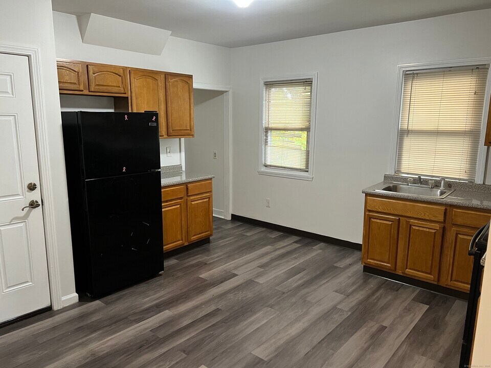 4 Magnolia St in Hartford, CT - Building Photo