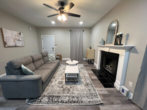 Room in House on Polar Rock Rd SW in Atlanta, GA - Building Photo - Building Photo