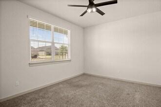 227 Lavaca River Ln in Hutto, TX - Building Photo - Building Photo