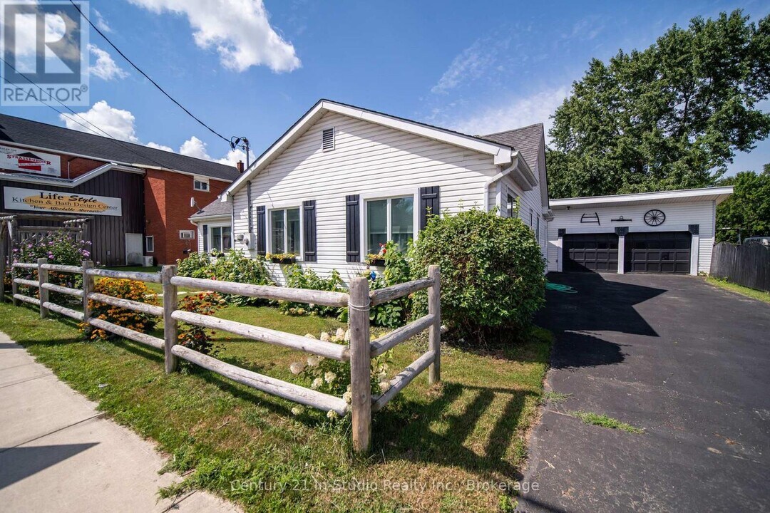 492 Bruce St in South Bruce Peninsula, ON - Building Photo