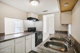 851 Bert Rd in Jacksonville, FL - Building Photo - Building Photo