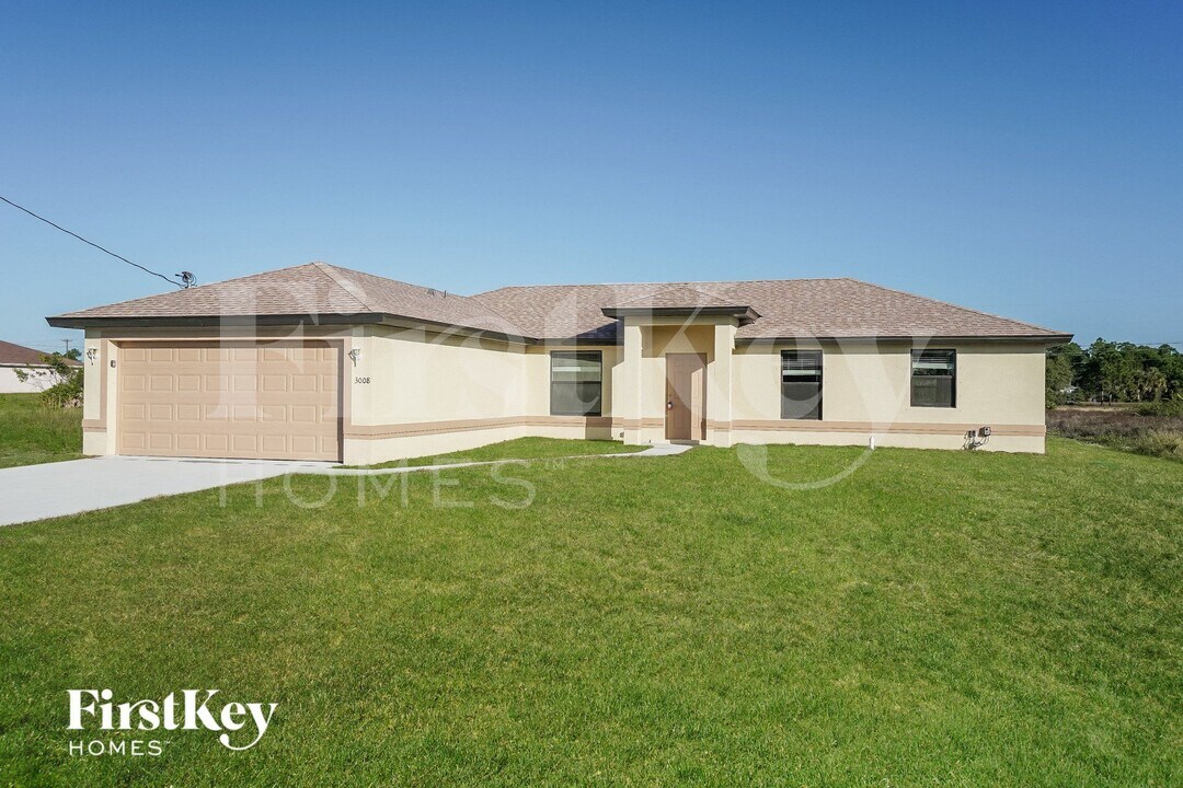 3008 25th St SW in Lehigh Acres, FL - Building Photo