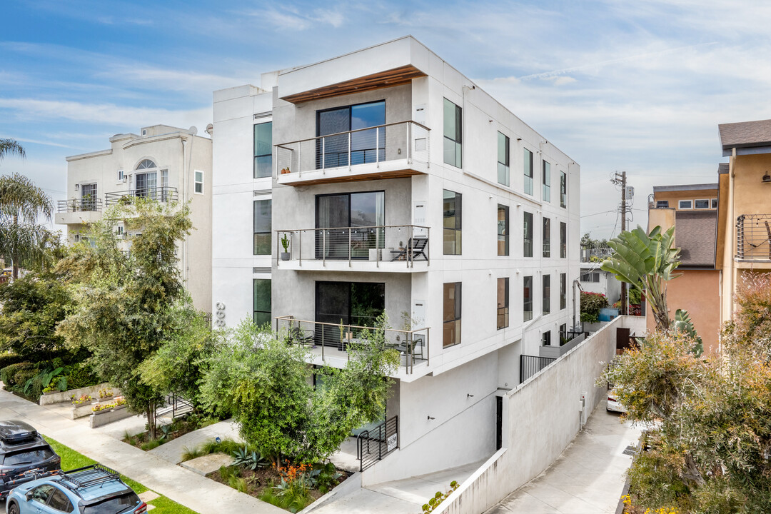 3981 Moore St in Los Angeles, CA - Building Photo