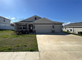 2448 Spring Breeze Dr in Leesburg, FL - Building Photo