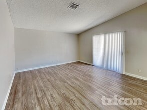 4634 Grasshopper Dr in Las Vegas, NV - Building Photo - Building Photo