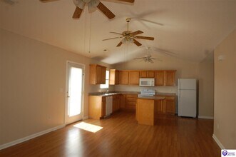105 N Osprey Ct in Vine Grove, KY - Building Photo - Building Photo