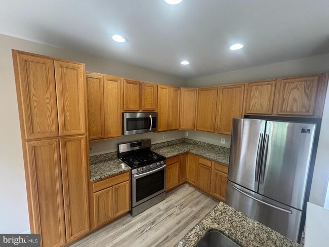 4194 La Mauricie Loop in Dumfries, VA - Building Photo - Building Photo