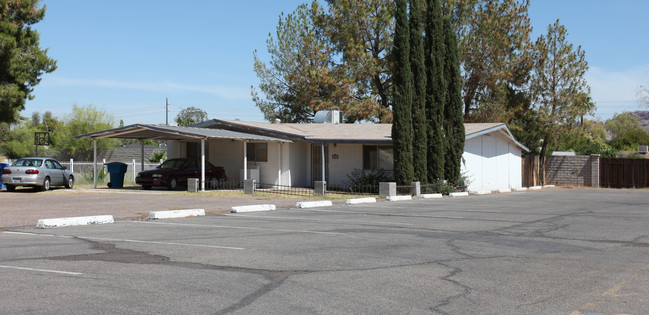 5334 E Virginia Ave in Phoenix, AZ - Foto de edificio - Building Photo
