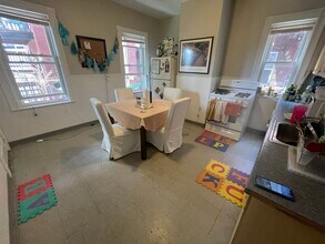 348 Faneuil St, Unit 2 in Boston, MA - Foto de edificio - Building Photo