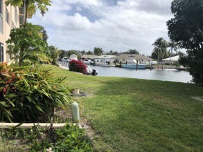 698 NE Spanish River Blvd-Unit -16 in Boca Raton, FL - Foto de edificio - Building Photo