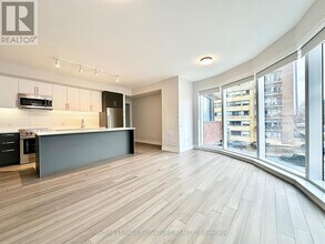 2525 Bathurst St in Toronto, ON - Building Photo - Building Photo