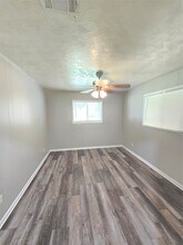 509 Truman St in Cleveland, TX - Foto de edificio - Building Photo