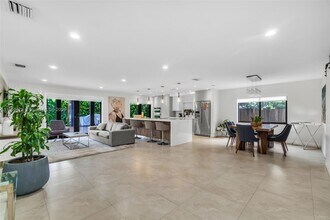 6120 SW 93rd Ave in Miami, FL - Building Photo - Building Photo