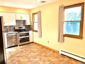 12 Soundview Ave in Oyster Bay, NY - Building Photo - Building Photo