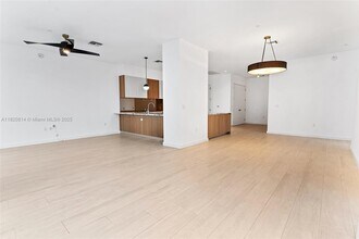 2831 S Bayshore Dr in Miami, FL - Building Photo - Building Photo