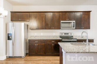 10381 Ft Ewell Trl in Crowley, TX - Foto de edificio - Building Photo