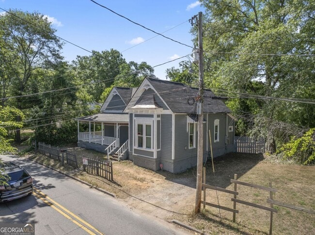 property at 212 W Quilly St