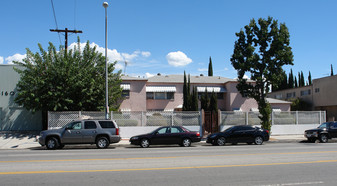 Whitsett Estates in North Hollywood, CA - Foto de edificio - Building Photo