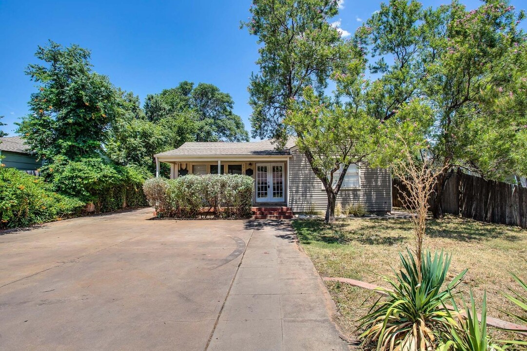 2612 32nd St in Lubbock, TX - Building Photo