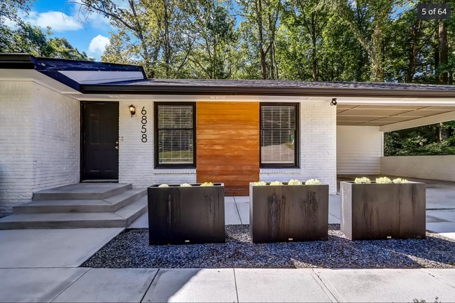 6858 Lockridge Dr NW in Doraville, GA - Building Photo - Building Photo