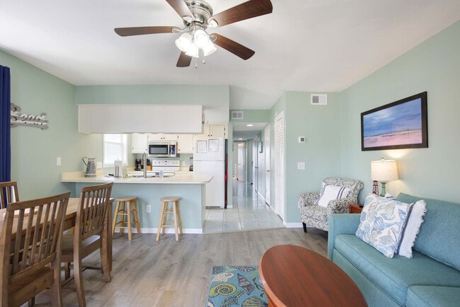 608 Carolina Beach Ave S in Carolina Beach, NC - Building Photo - Building Photo