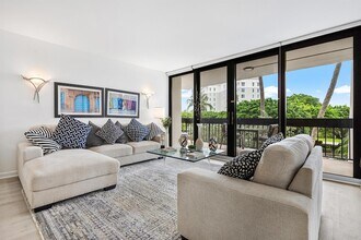 2400 Presidential 204 Way, Unit 204 in West Palm Beach, FL - Building Photo - Building Photo