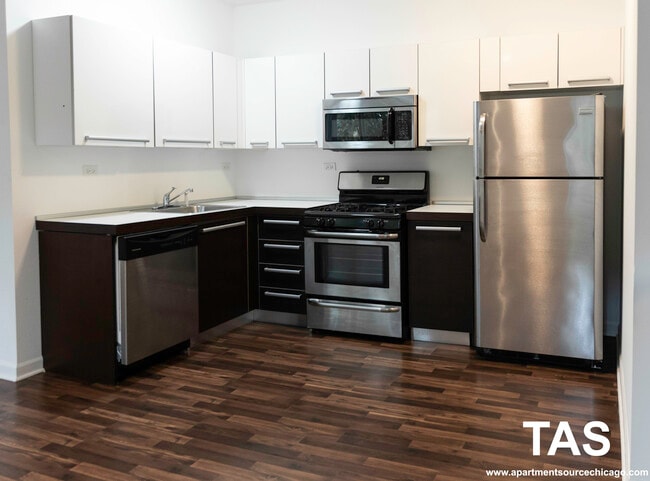 property at 1544 W Glenlake Ave