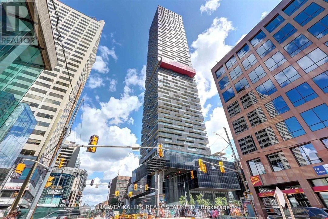 5202-5208 EGLINTON Ave in Toronto, ON - Building Photo