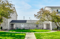 Glanzman Village in Toledo, OH - Foto de edificio - Building Photo