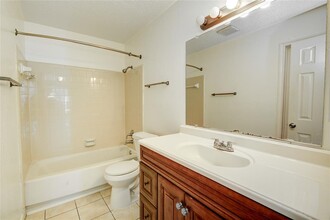 2114 Greenbriar Colony Dr in Houston, TX - Building Photo - Building Photo