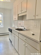 497 Centre St-Unit -Apt 2 in Newton, MA - Building Photo - Building Photo