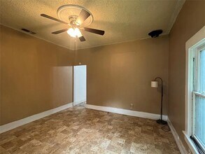 311 W Spring St in Weatherford, TX - Building Photo - Building Photo