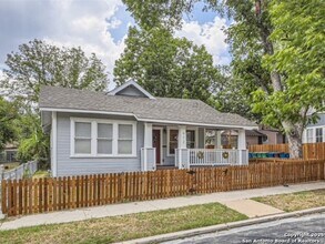 912 Burnet St in San Antonio, TX - Building Photo - Building Photo