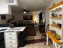 3 S County Center Dr in Visalia, CA - Building Photo