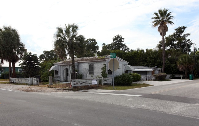 216 Pine Ave
