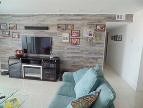 2780 NE 183rd St, Unit 140 in Aventura, FL - Foto de edificio - Building Photo