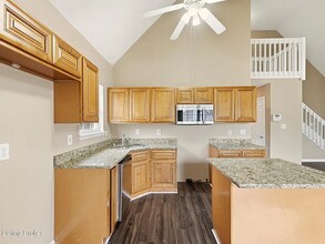 6600 Queens Falls Ct in Louisville, KY - Building Photo - Building Photo