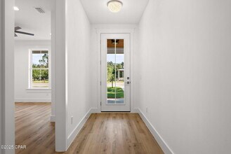 7021 N Lagoon Dr in Panama City, FL - Building Photo - Building Photo