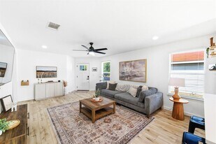 5905 Los Dios Pl in Austin, TX - Building Photo