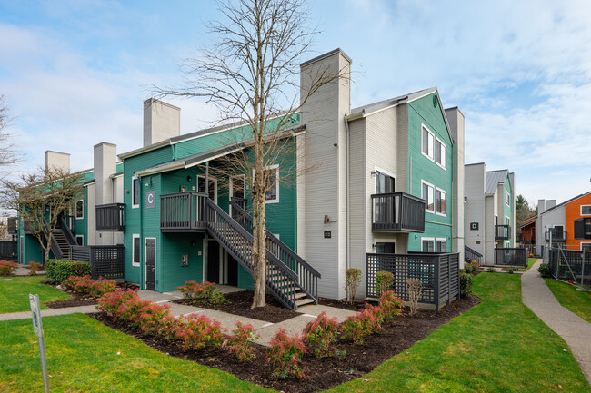 Astral Apartments in Kent, WA - Foto de edificio - Building Photo