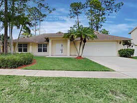 14822 Paddock Dr in Wellington, FL - Building Photo